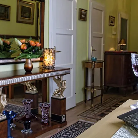 Stunning 2 Double Bedroom Apartment In The Centre Of Budapest