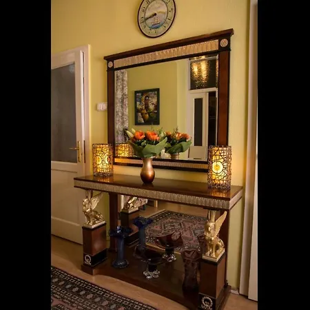Stunning 2 Double Bedroom Apartment In The Centre Of Budapest *