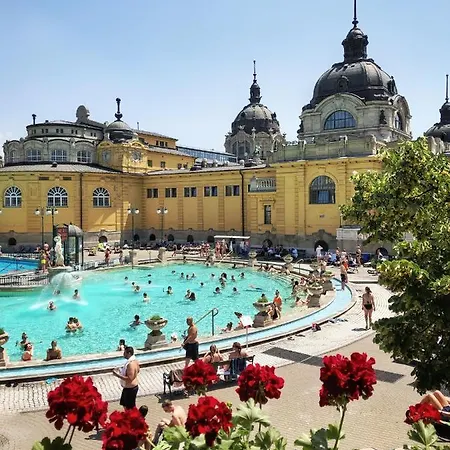 Stunning 2 Double Bedroom Apartment In The Centre Of Budapest アパート